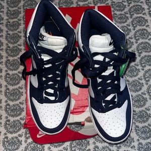 Nike dunk High white and Navy Blue Size 4.5 Boys